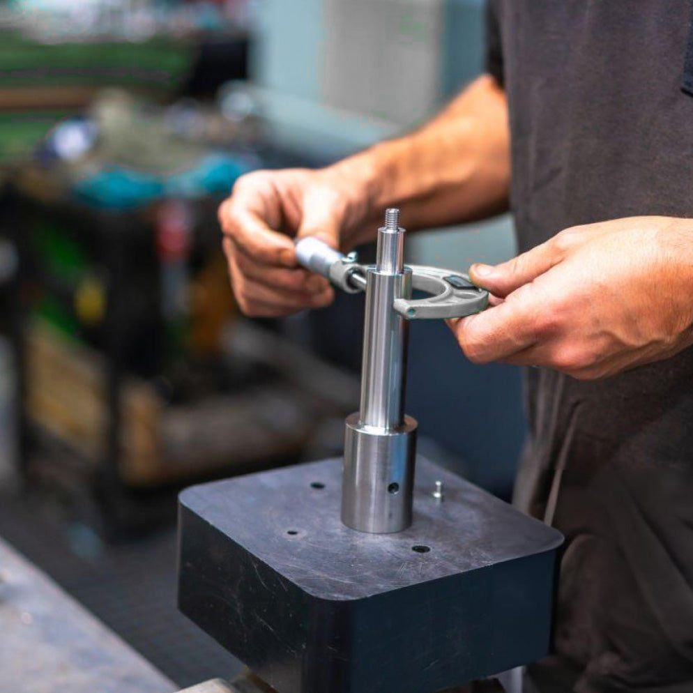 Messen einer Welle mit einer analogen Bügelmessschraube